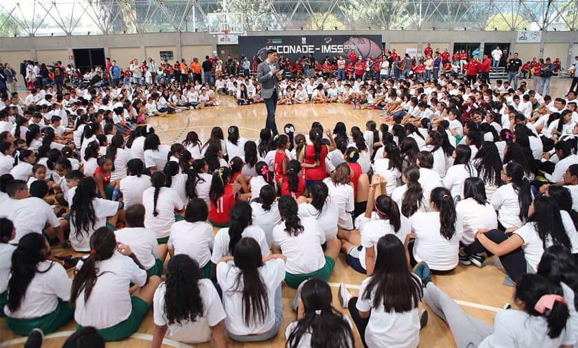 Clinica de baloncesto impartida por Gustavo Ayón