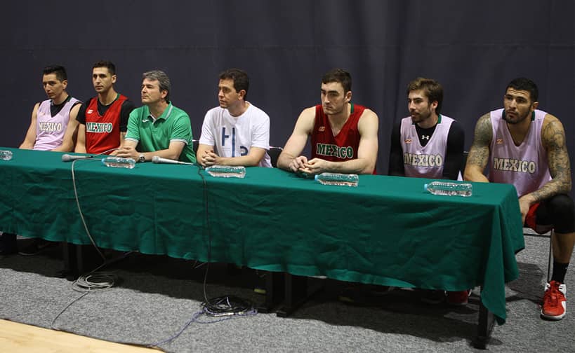 Conferencia de Prensa con el equipo de baloncesto