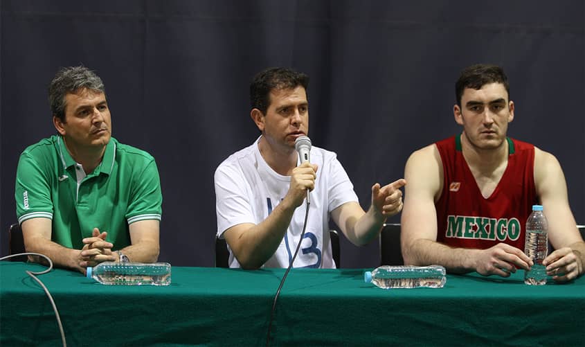 Conferencia de Prensa con el equipo de baloncesto